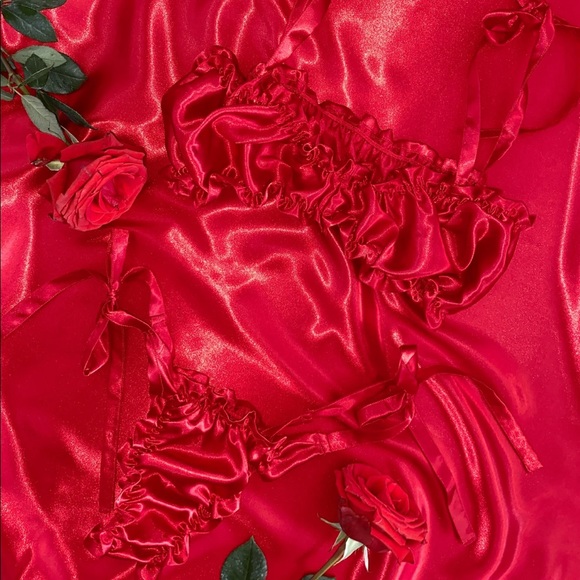 Red lingerie set - Picture 1 of 3